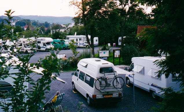 De T4 Exclusive op een beroemde stellplatz: Die in  Rotenburg/Fulda werd als eerste speciaal voor campers aangelegd.