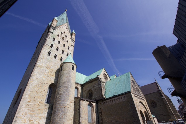De toren van de dom is het oudste gedeelte van de kerk.